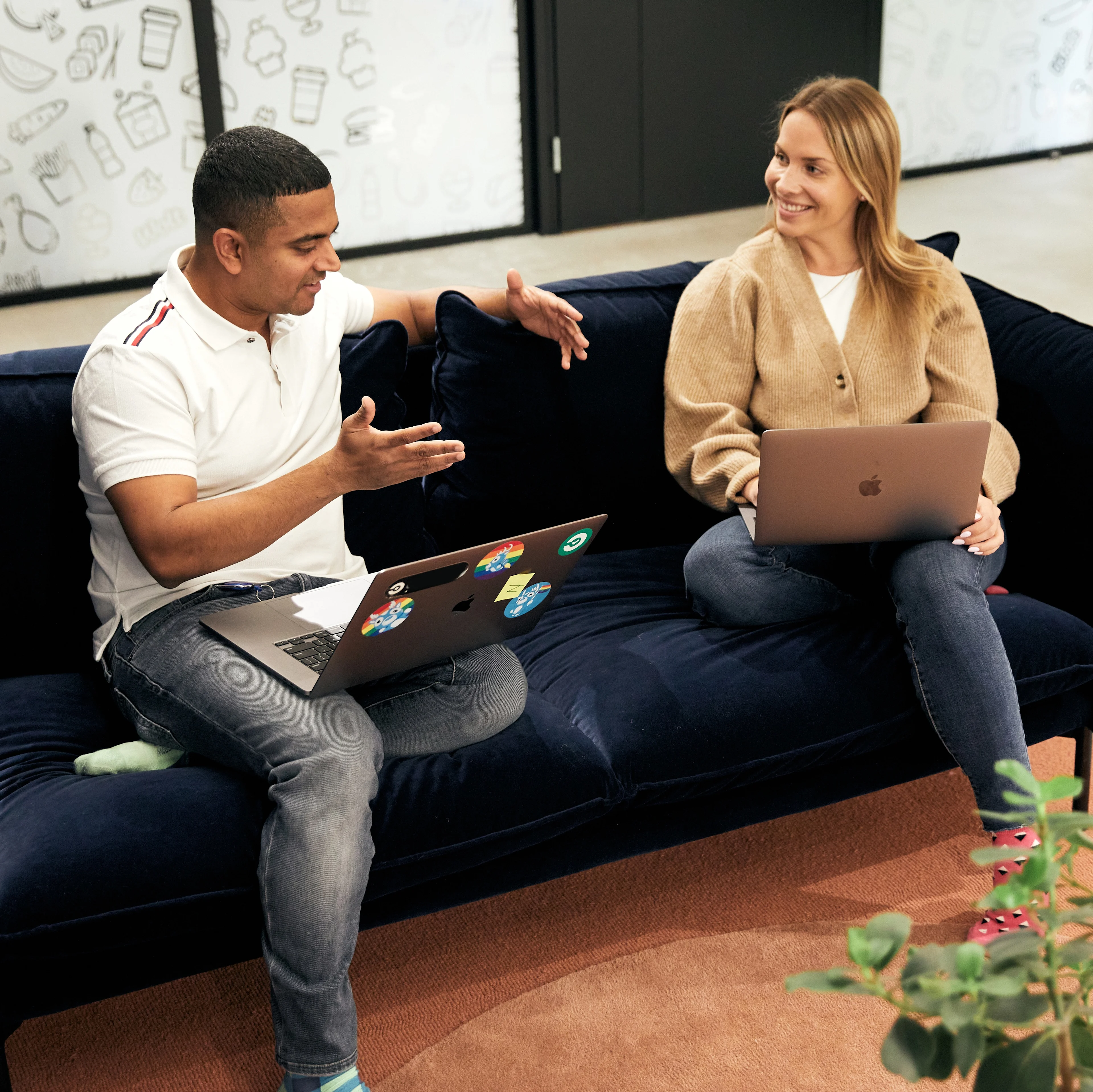 Square - working together, office 10