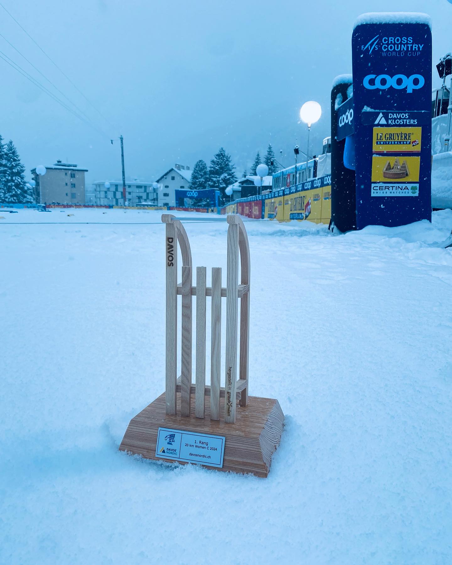 Snowy Pursuit day at @davosnordic & @fiscrosscountry 5th stage of the Tour de Ski ❄️
➡️ Thursday, 20 km Pursuit classic, Flüela & Dischma
⏰ Women: 10.45 am | Men: 1 pm
🧀 @gruyere_aop
.
.
#schnee #snow #davosklosters #davos #DavosNordic #FIS #crosscountry #tourdeski #langlauf @davosklosters @swisscrosscountryteam