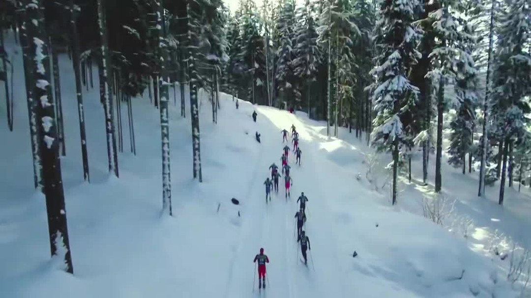 🎉🏔️ 50 Jahre Davos Nordic – Jetzt Tickets sichern! 🎿✨
Es ist soweit: Der Startschuss für den Ticketverkauf zum Langlauf Weltcup Davos Nordic ist gefallen! 🏆 Dieses Jahr feiern wir ein ganz besonderes Jubiläum – 50 Jahre pure Leidenschaft, atemberaubender Sport und unvergleichliche Winterstimmung. Sei live dabei, wenn die Elite des Langlaufsports vom 13. bis 15. Dezember 2024 auf den legendären Loipen von Davos ihre Kräfte misst.
Neben den packenden Wettkämpfen haben wir ein fantastisches Rahmenprogramm für euch vorbereitet. Am Freitagabend heizen euch ChueLee bei der grossen Jubiläumsfeier ordentlich ein, und am Samstag rockt 77 Bombay Street die Bühne – ein Wochenende voller sportlicher und musikalischer Highlights!
Sichere dir jetzt deine Tickets und werde Teil eines historischen Events, das du nicht verpassen darfst. Ob mit Freunden, Familie oder als eingefleischter Langlauf-Fan – dieses Wochenende wird unvergesslich! ❄️🔥
👉 Tickets und weitere Infos unter: www.davosnordic.ch
#DavosNordic50 #Langlauf #worldcup #davosklosters #Jubiläumsfest #ChueLee #77BombayStreet #Winterzauber #davosnordic #FIS
#swissski